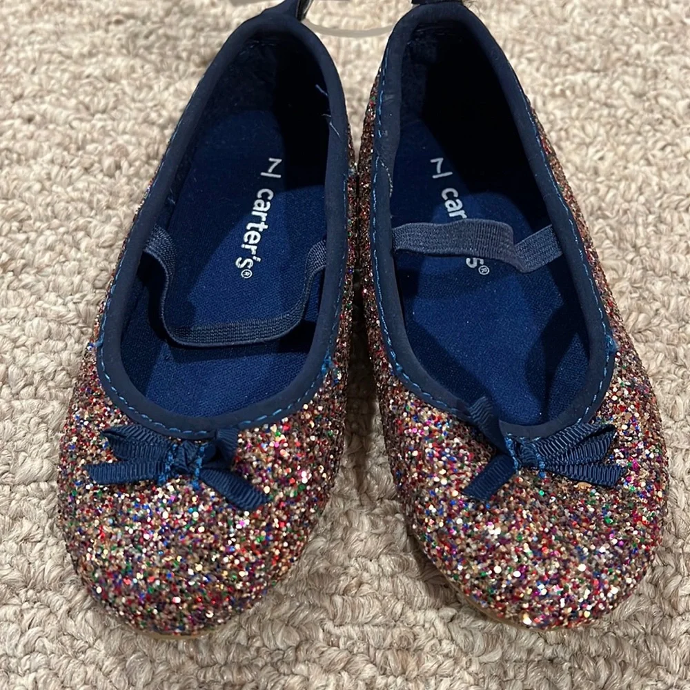 Carter’s toddler girls glitter shoes, size 7 NWT!